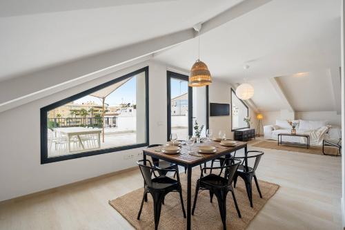 Incredible Terrace, Sea Views, Great Location