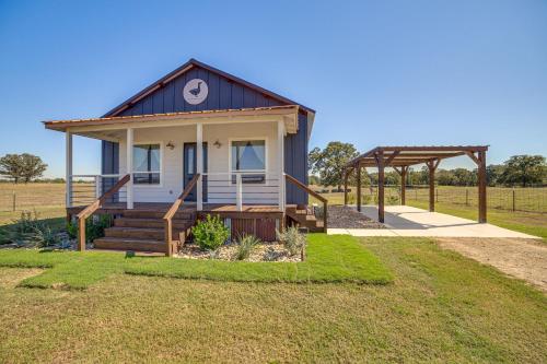 Pond & Grazing Cattle! Rural Getaway Near Van in Van (TX)