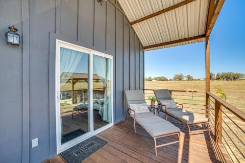 Pond & Grazing Cattle! Rural Getaway Near Van in Van (TX)