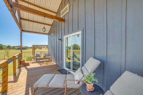 Pond & Grazing Cattle! Rural Getaway Near Van in Van (TX)