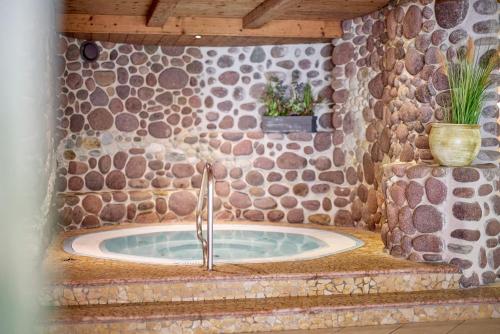 Hot tub, Wellness & Relax Hotel Milderer Hof in Neustift im Stubaital