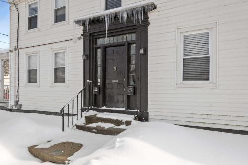Exeter -1st Floor Large Furnished Two Bed One Bath - image 11