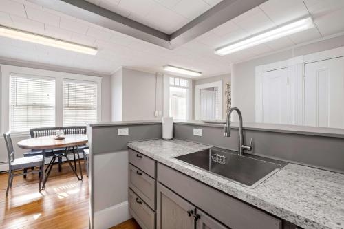Exeter -1st Floor Large Furnished Two Bed One Bath - image 6