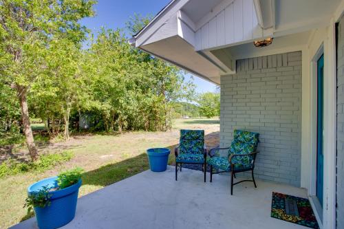 Suburban Texas Retreat about 3 Miles to Downtown! - image 16