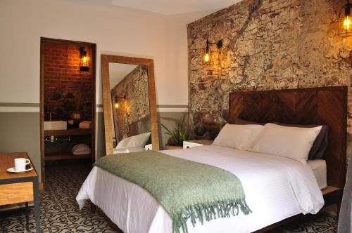 Clandestino Hotel