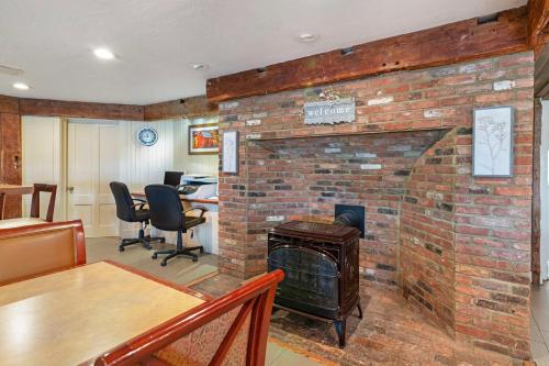 Best Western Inn & Suites Rutland-Killington - image 12