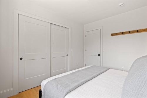 Le Petit Flat - 2 Bed 1 Bath One Level Apartment - image 4