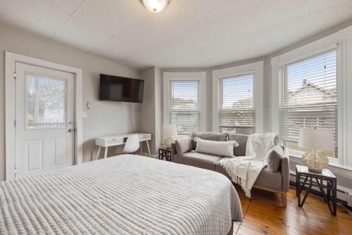 Sleek & Bright 1st Flr Studio Short -Midterm Stays - image 8