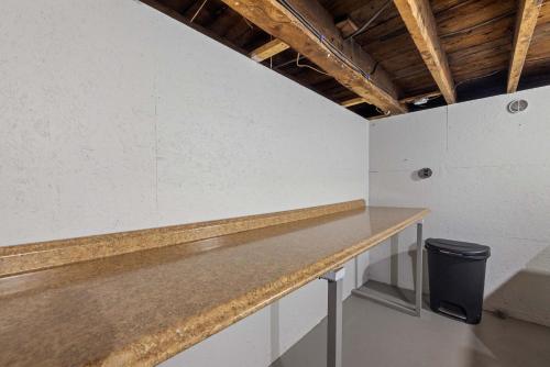 Sleek & Bright 1st Flr Studio Short -Midterm Stays - image 2