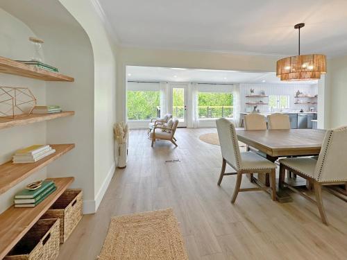 设施服务, A Place of Grace in 弗隆特罗耶尔(VA)