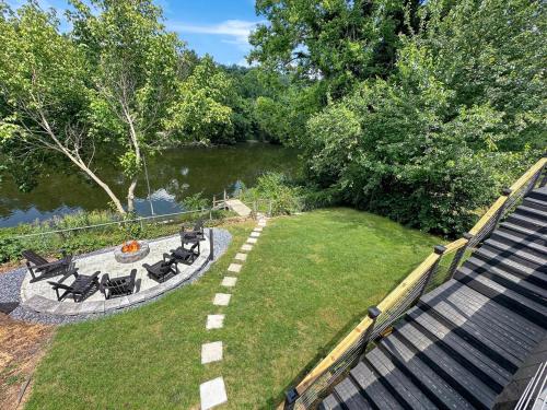 酒店周边, A Place of Grace in 弗隆特罗耶尔(VA)