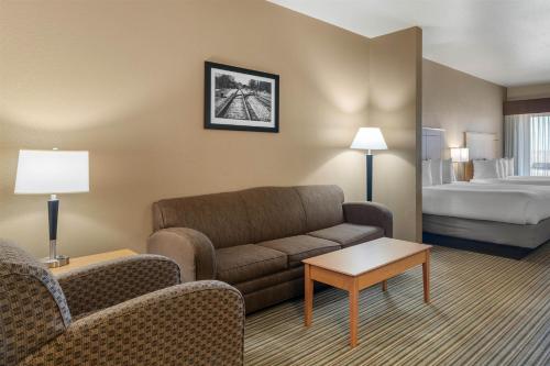 Best Western Shelby Inn & Suites - image 4