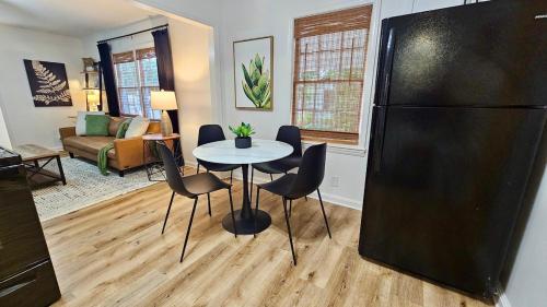 المرافق, Center of Town! Near Hospital and VSU, Gameroom & Fire-pit, Pet Friendly in Valdosta