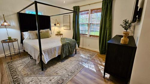 المرافق, Center of Town! Near Hospital and VSU, Gameroom & Fire-pit, Pet Friendly in Valdosta