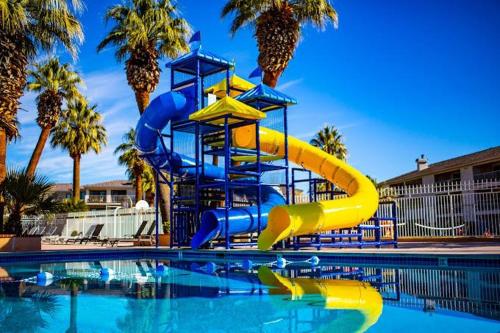 19| Vue at Green Valley with Community Pool