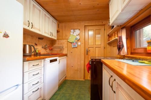 Domek z duszą i kominkiem w sercu Gorców w Łopusznej ,duży ogród a psy za darmo (Domek z dusza i kominkiem w sercu Gorcow w Lopusznej , przyjmujemy psy bezplatnie,duzy ogrodzony ogr) in Lopuszna