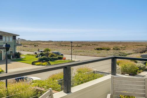 Steps to Ocean: Luxe Family Home in Half Moon Bay!