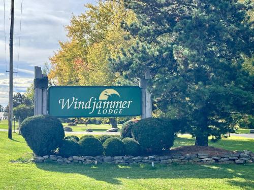Windjammer Lodge - Tap to explore photos