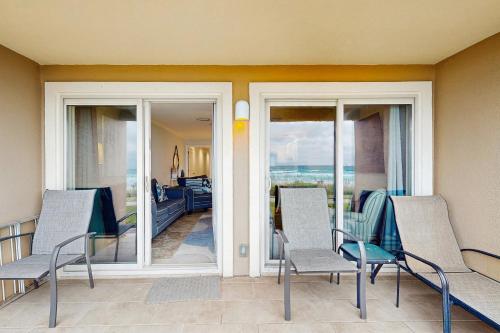 Coral Reef Club #4 near Beach Walk at Henderson Park Inn