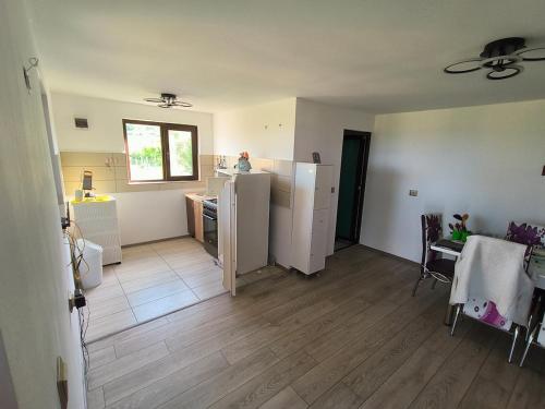 Holiday home with vineyard and city view in เทอร์นูเซเวอริน