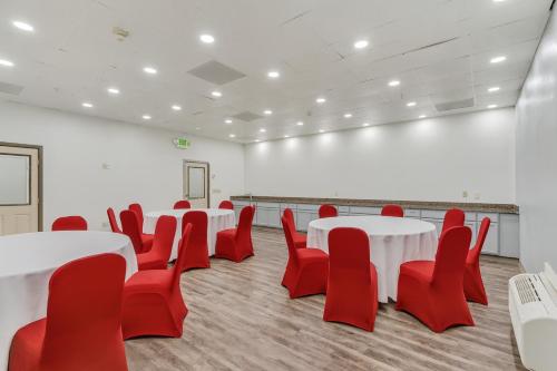 Ramada by Wyndham Salt Lake City Airport Hotel - image 7