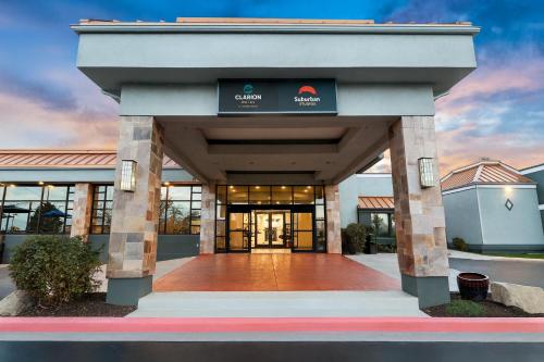 Ramada by Wyndham Salt Lake City Airport Hotel - image 6
