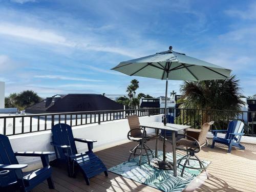 Tamarind 3BR Loft – Beach Vibes & Bay Views in Englewood (FL)