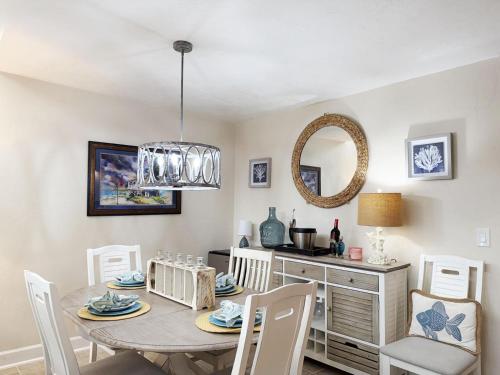 Tamarind 3BR Loft – Beach Vibes & Bay Views in Englewood (FL)