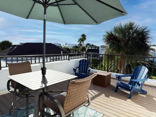 Tamarind 3BR Loft – Beach Vibes & Bay Views in Englewood (FL)