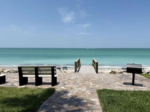 Tamarind 3BR Loft – Beach Vibes & Bay Views in Englewood (FL)