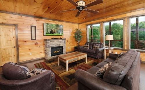 Beary Relaxed in Sevierville, USA