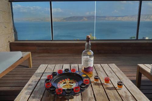 Food and beverages, לויקיישן in Tiberias