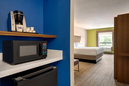 Holiday Inn Express Stephens City an IHG Hotel - image 12
