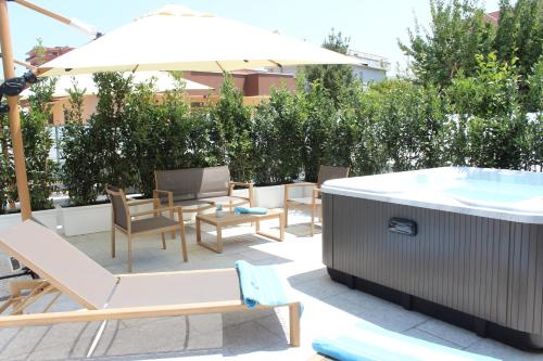 Джакузі, Domus Marina - Egeo Apartment in Мондрагоне