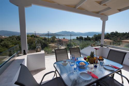 Three-Bedroom Split Level House with Sea View