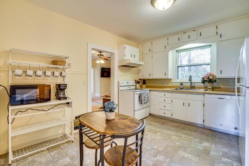 Near Colleges Pet-Friendly Duplex in Northfield! in Northfield (MN)