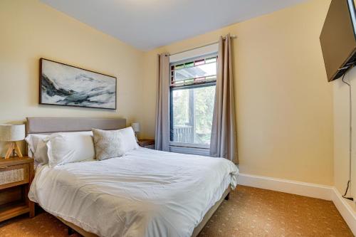 Near Colleges Pet-Friendly Duplex in Northfield! in Northfield (MN)