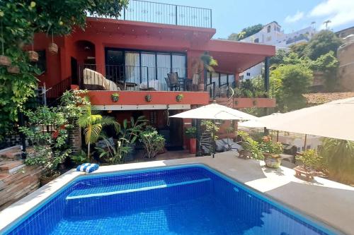 Jonathan's Lugar Charming 1BR Escape with Heated Pool in Centro - image 5