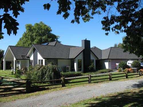 Karapiro Willows Luxury B & B - Accommodation - Cambridge