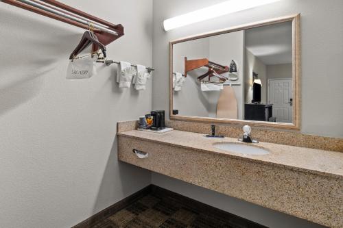 Americas Best Value Inn Byhalia - image 11