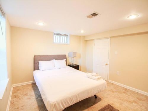 Basement Falls Church Free Parking in 福爾斯徹奇