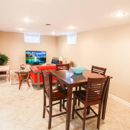 設施, Basement Falls Church Free Parking in 福爾斯徹奇