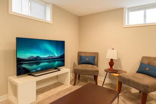 Basement Falls Church Free Parking in 福爾斯徹奇