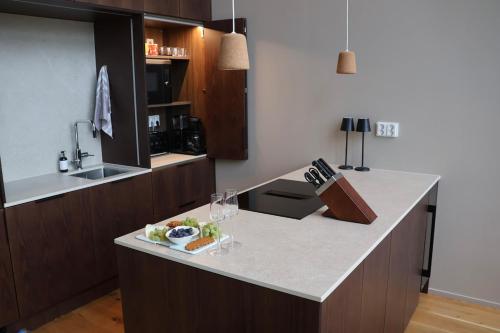 Villa Priddy-Lapland Luxury with hot tub and sauna in Akaslompolo