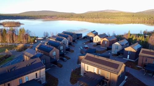 Villa Priddy-Lapland Luxury with hot tub and sauna in Akaslompolo