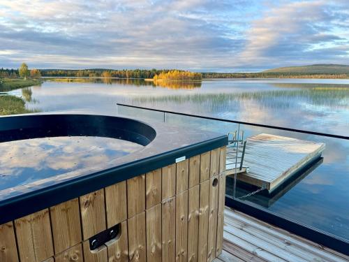 Villa Priddy-Lapland Luxury with hot tub and sauna in Akaslompolo