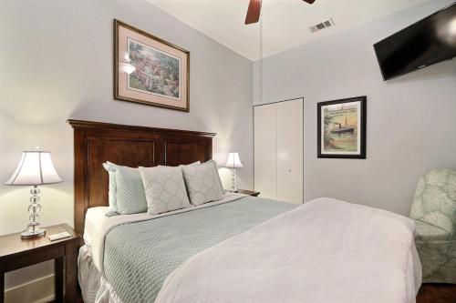 Ellis Square Loft - image 12