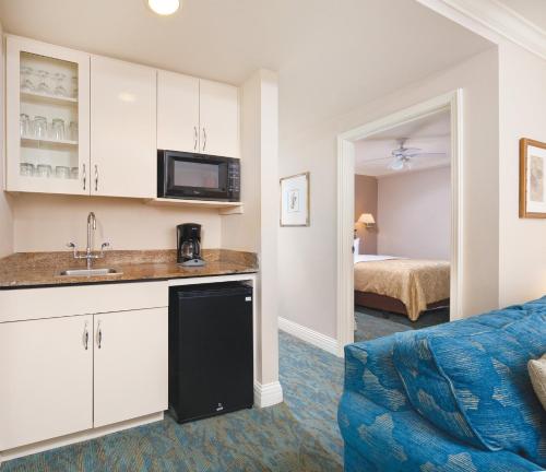Inn at the Opera - image 9