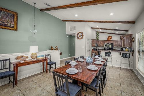 Lakefront Home Private Dock Firepit Sleeps 12 in McQueeney