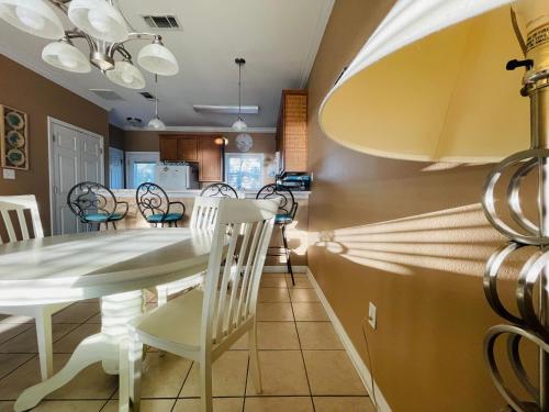 Létesítmények, 123 Beau Clair - Beachside Townhome with Balcony and Pool in Long Beach in Long Beach (MS)
